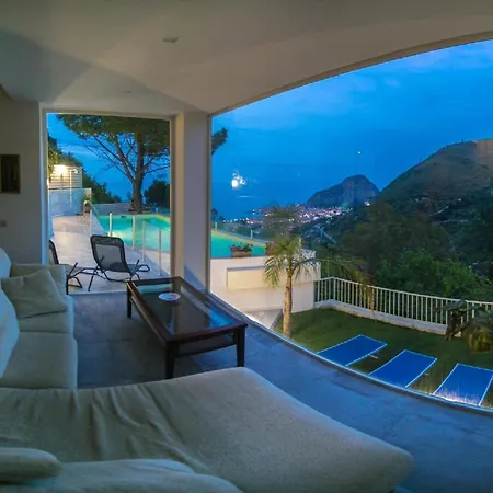 Mit Privatpool Fuer 6 Personen Ca 150 Qm In Cefalu, Sizilien Nordkueste Von Sizilien *