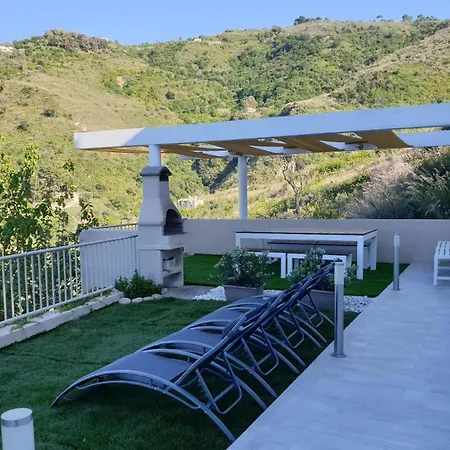 Mit Privatpool Fuer 6 Personen Ca 150 Qm In Cefalu, Sizilien Nordkueste Von Sizilien Holiday home *