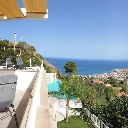 Holiday home Mit Privatpool Fuer 6 Personen Ca 150 Qm In Cefalu, Sizilien Nordkueste Von Sizilien